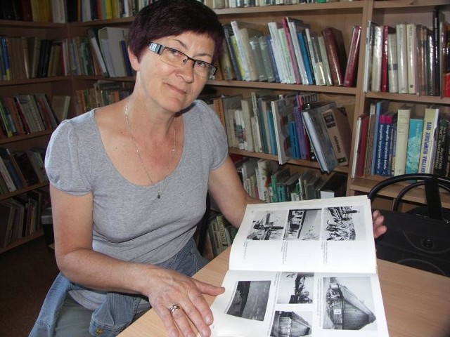 - Ta książka to skarbnica wiedzy - mówi Monika Macioszek, dyrektor popielowskiej biblioteki.