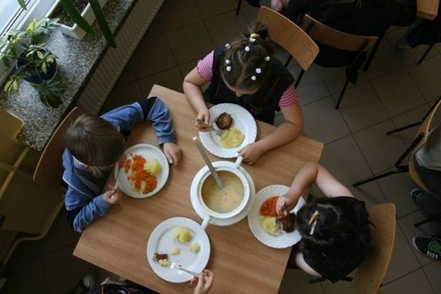 Czy obiady w szkołach w Wyszkowie nie nadają się do spożycia? - o tym dyskutowali urzędnicy