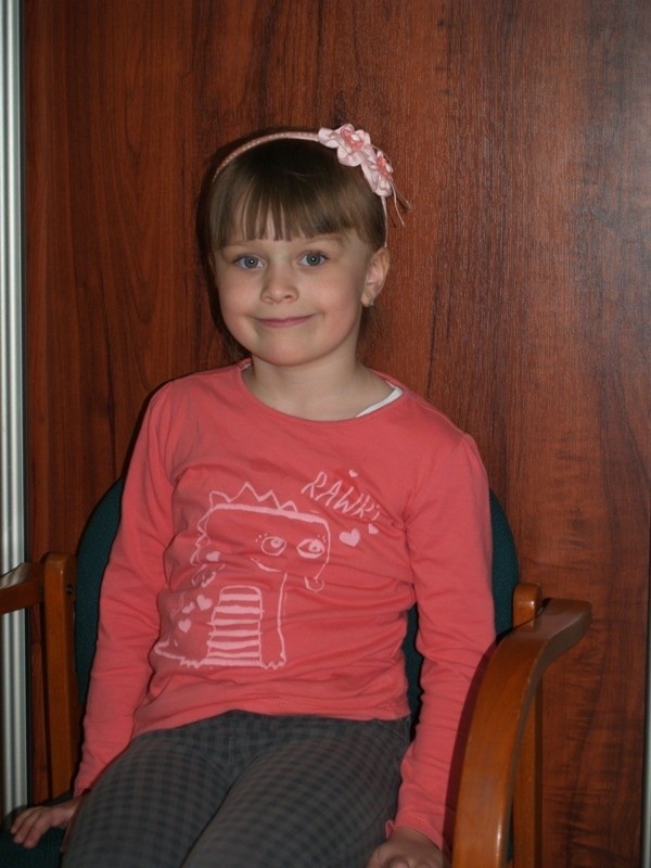22. Klaudia Piórkowska ma 5,5 roku. Mieszka w Surowem. Jest...