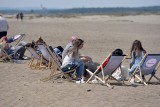 Majowe weekendy na Pustyni Błędowskiej. Na Różę Wiatrów przyjeżdża wielu turystów z całego regionu i kraju [ZDJĘCIA]