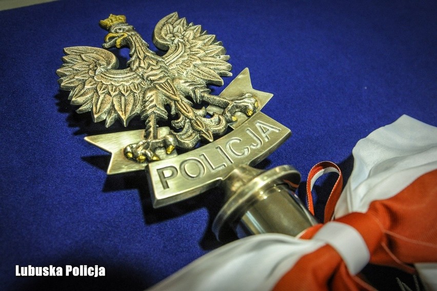 Od 17 grudnia Komenda Powiatowa Policji w Sulęcinie ma swój sztandar! Uroczyste przekazanie [ZDJĘCIA]