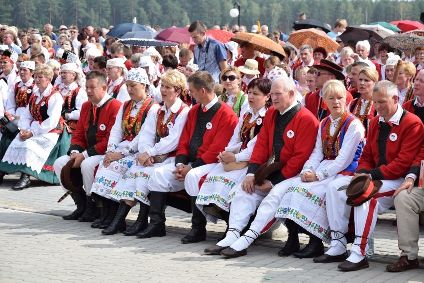 Głównym punktem uroczystości była msza święta celebrowana...