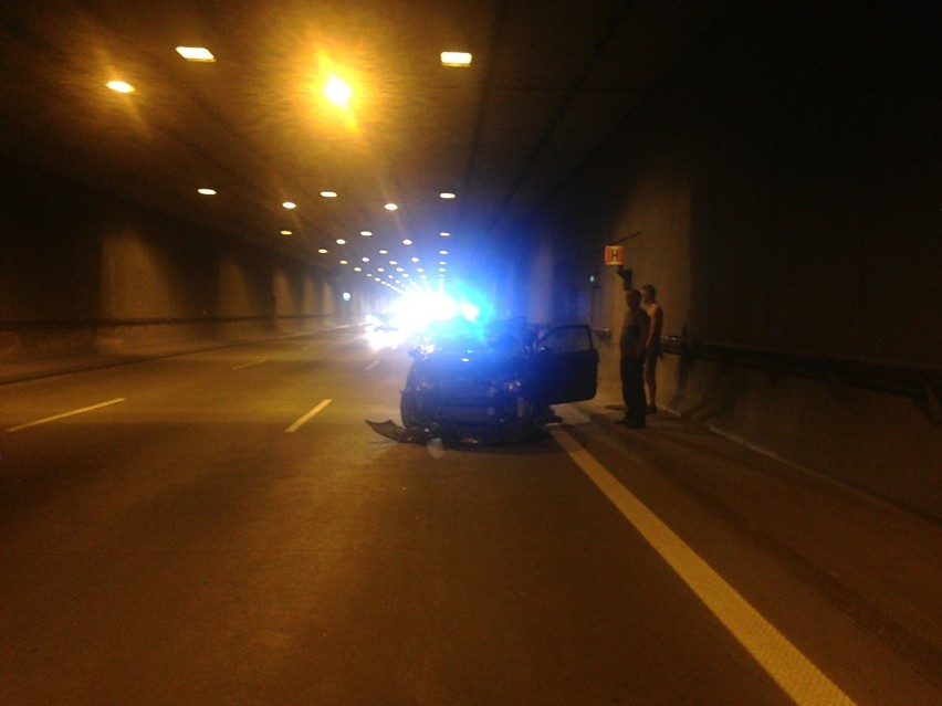 Katowice: zderzenie pod tunelem i gigantyczne korki
