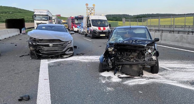 Na autostradzie A4 na wysokości Ligoty Dolnej (powiat strzelecki) doszło do wypadku. 2 osoby zostały poszkodowane.
