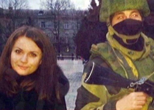 Krymscy Rosjanie chętnie robią sobie zdjęcia z "anonimowymi" żołnierzami.