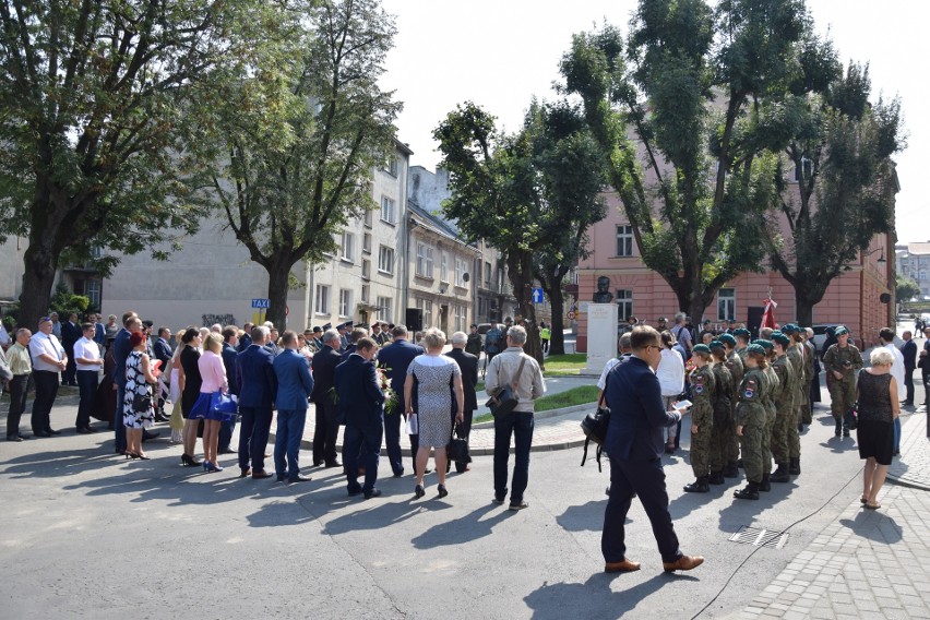 W Przemyślu odsłonili odnowiony pomnik marszałka Józefa Piłsudskiego [ZDJĘCIA]