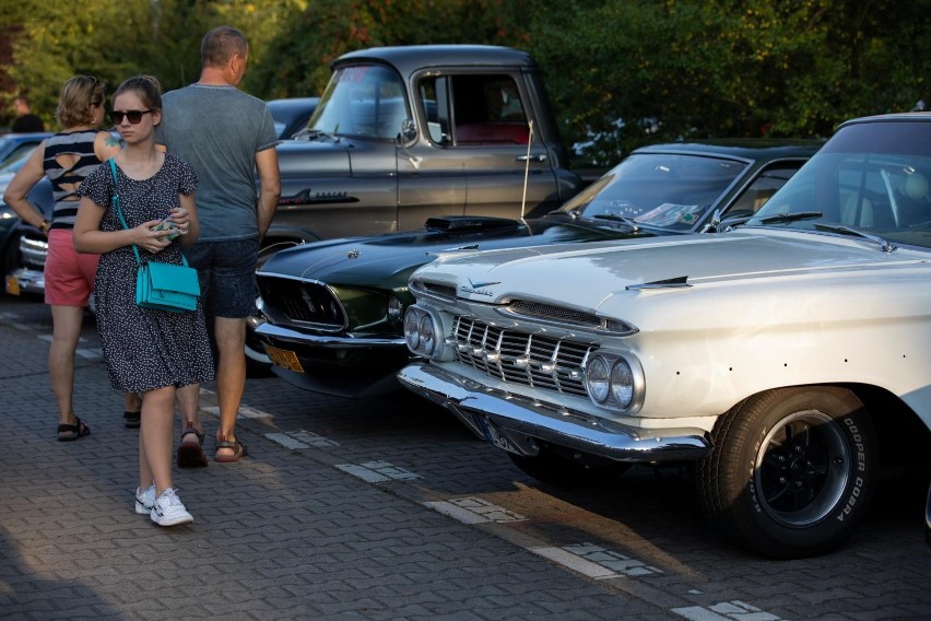 Na parkingu przed Torbydem mogliśmy podziwiać perełki...