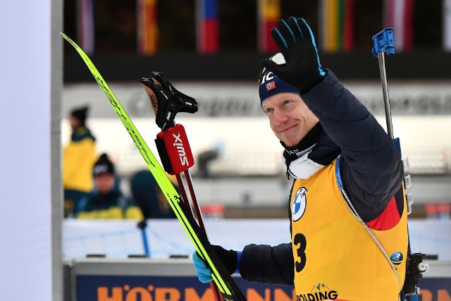 Johannes Thingnes Boe cieszy się z pierwszego triumfu w biegu indywidualnym w tym sezonie