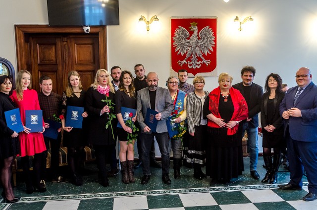 Trzynaścioro najzdolniejszych otrzymało stypendia od prezydenta. Doceniono pracę artystów i tych, którzy działają na rzecz kultury