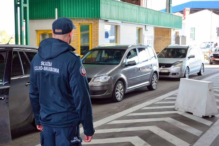 Podlaska KAS poszukuje funkcjonariuszy do Służby Celno-Skarbowej. Zarobki na początek prawie 3,9 tys. brutto