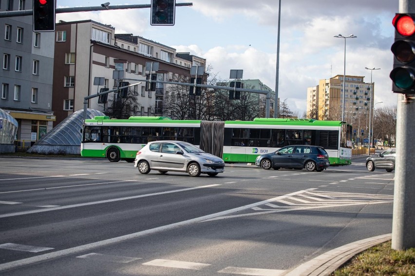 Autobusy szesnastu linii pojedzie trasami zastępczymi