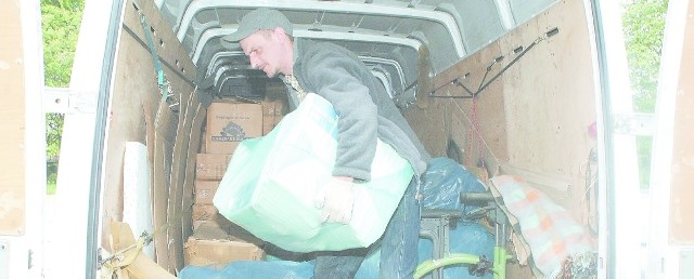 Wczoraj z Koszalina wyruszył pierwszy transport darów dla powodzian: koce, ręczniki, dresy i buty. 