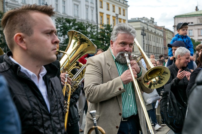 Kraków. Niedziela Nowoorleańska 2018. Koncerty jazzowe na scenie pod Ratuszem [ZDJĘCIA]