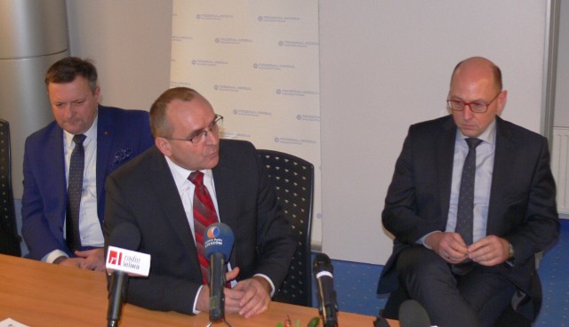 Jeszcze w styczniu br. Maciej Ślęzak (w środku) mówił w Gorzycach o rozwoju Tarnobrzeskiej Specjalnej Strefy Ekonomicznej.