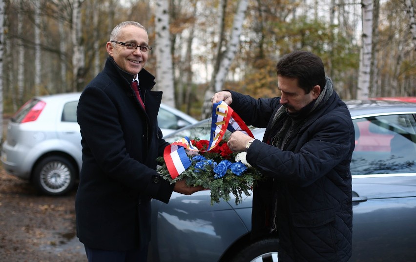 Ambasador Francji w Gdańsku. Uroczystości na francuskim cmentarzu wojskowym w Gdańsku [ZDJĘCIA]