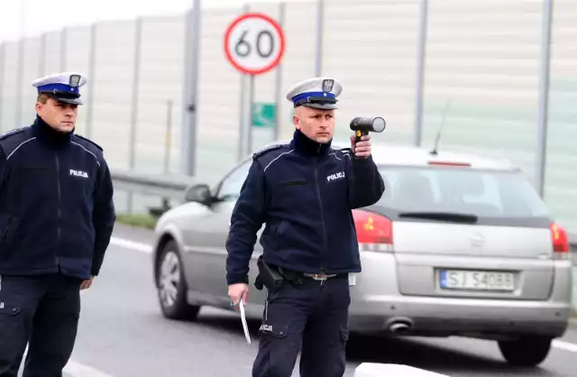 W poniedziałek, 12 czerwca, policjanci szczególnie dużo uwagi poświęcą kierowcom motocykli. Sezon na jazdę jednośladem trwa w najlepsze, a nie wszyscy pamiętają o przestrzeganiu podstawowych zasad i przepisów