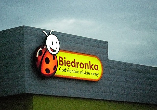 Biedronka wprowadziła płatności mobilneBiedronka jest pierwszą siecią dyskontów w Polsce, która wprowadziła płatności mobilne.