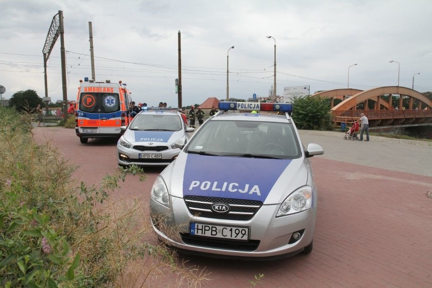 Skoczył z mostu Trzebnickiego. Tłumaczył, że chciał sobie popływać