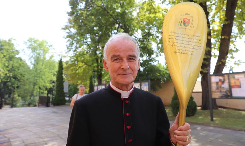 Ksiądz biskup Marian Florczyk ma wyjątkowy pastorał -...
