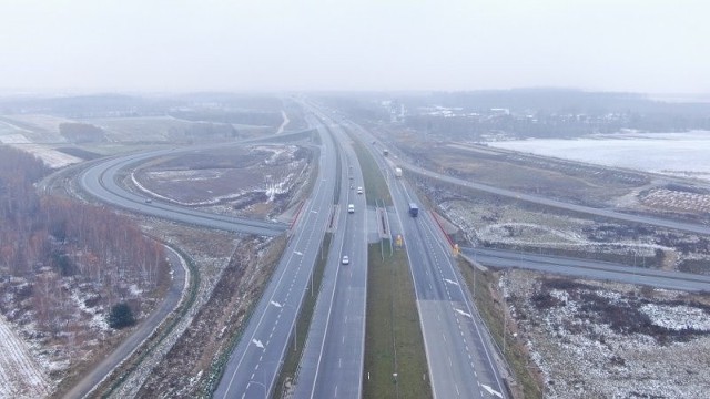 Tak wyglądała pod koniec listopada autostrada A1 na będącym wciąż w budowie odcinku FZobacz kolejne zdjęcia. Przesuwaj zdjęcia w prawo - naciśnij strzałkę lub przycisk NASTĘPNE 