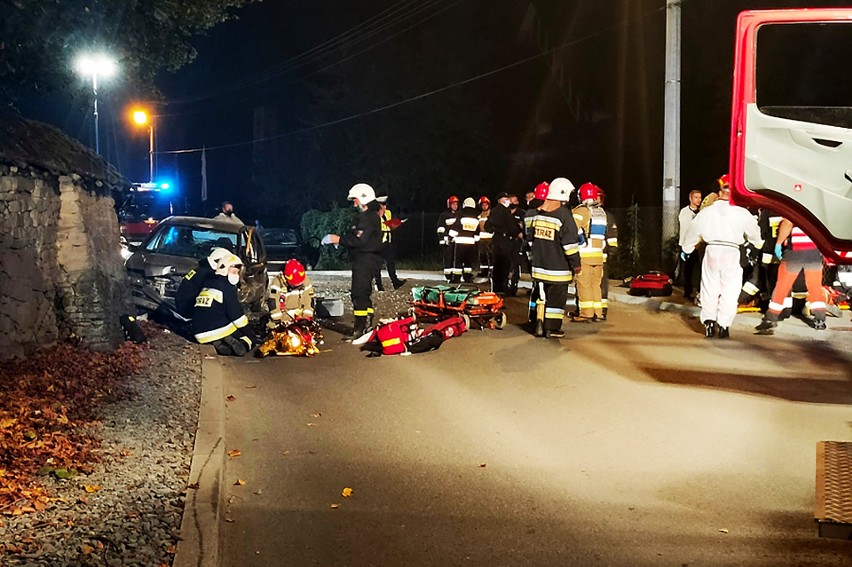 Męcina. Groźne w skutkach zderzenie fiata i audi. Nocą szukano trzech pasażerek [19.09.]