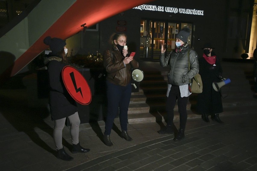 Kolejny protest w Kielcach. Uczniowie: "Jesteśmy zastraszani!" [ZAPIS TRANSMISJI]