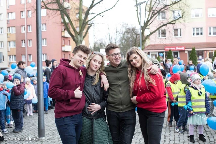 OREW sprawił, że Rynek Staromiejski w Stargardzie zrobił się cały niebieski 