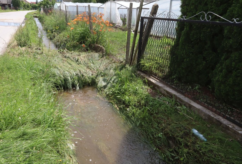 Nawałnice w gminie Klwów. Rolnicy liczą straty i martwią się o plony. Uszkodzonych jest wiele dróg [WIDEO, ZDJĘCIA]