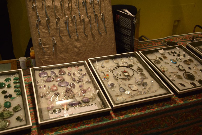 Zobacz co można kupić, zobaczyć na giełdzie minerałów, biżuterii w Klubie Politechnik w Częstochowie ZDJĘCIA