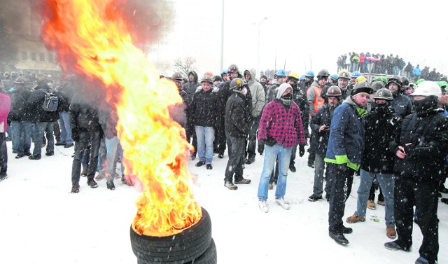 Podczas strajku przed siedzibą Jastrzębskiej Spółki Węglowej doszło do zajść 3 i 9 lutego