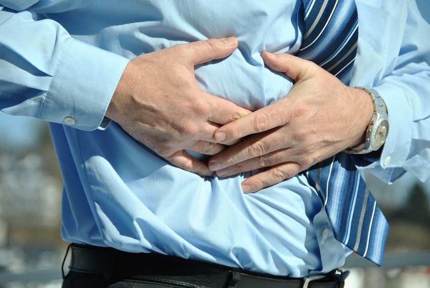 Bóle brzucha występują w 44 proc. przypadków zachorowań na...