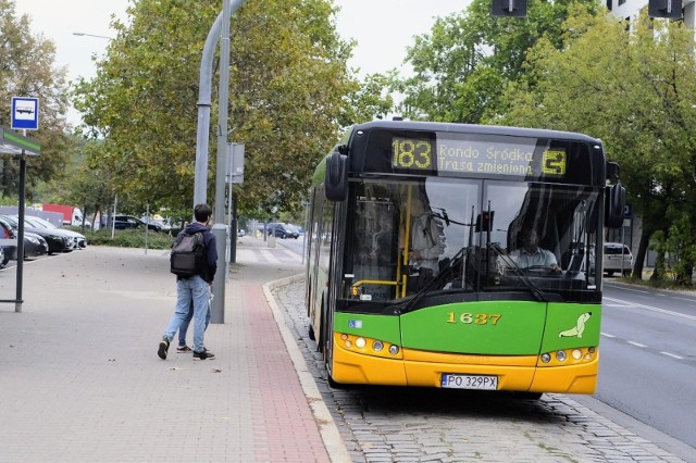 Według ZTM podstawowym środkiem transportu dla mieszkańców Winograd stały się tramwaje. Autobusy stanowią obecnie tylko uzupełnienie.