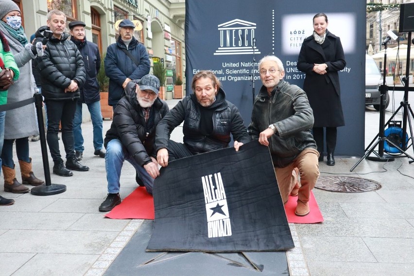 Reżyser Andrzej Żuławski ma swoją gwiazdę przy ulicy Piotrkowskiej. Odsłonili ją syn Xawery i brat Mateusz