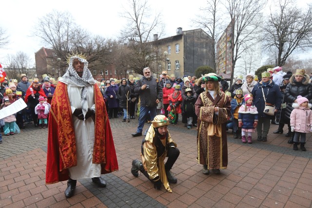 Chorzów. Orszak Trzech Króli: kolorowy korowód, opowieści pasterzy i gorący poczęstunek.Zobacz kolejne zdjęcia. Przesuwaj zdjęcia w prawo - naciśnij strzałkę lub przycisk NASTĘPNE