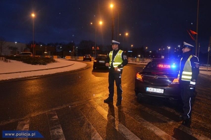 Ponad 7 tys. policjantów czuwało nad bezpieczeństwem kibiców...