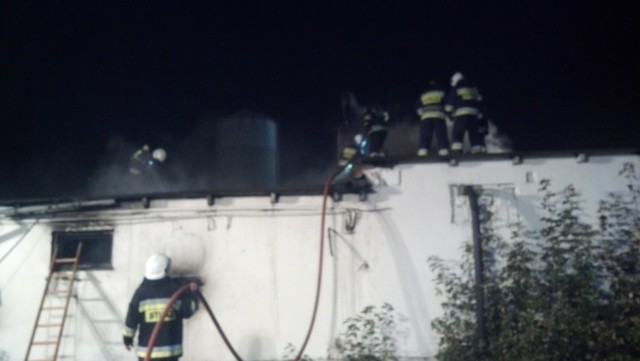 Pożar kurnika w Chwaszczynie objął część hodowlaną oraz konstrukcję dachową obiektu