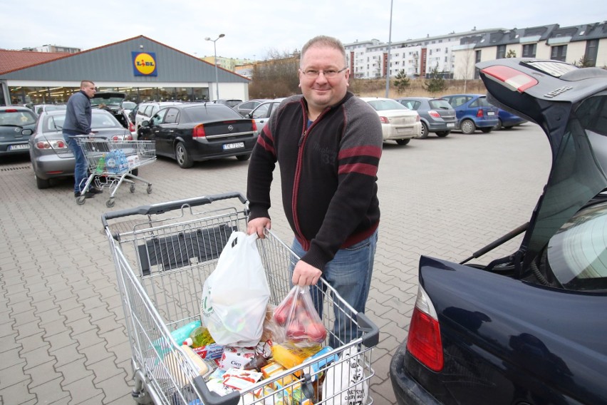 Galerie handlowe w Kielcach przed niedzielą wolną od handlu. Klienci zdenerwowani, ale kolejek nie było