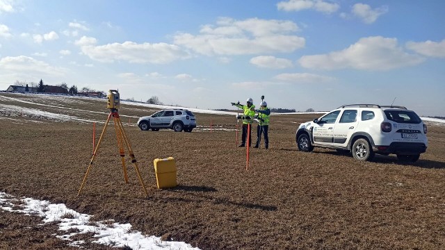 Ruszył kolejny etap prac nad rurociągiem Boronów – Trzebinia. Trwają pomiary geodezyjne