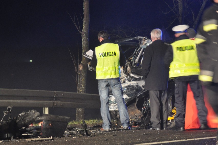 Tragiczny wypadek koło Białego Boru. Nie żyje pasażer [zdjęcia, wideo]