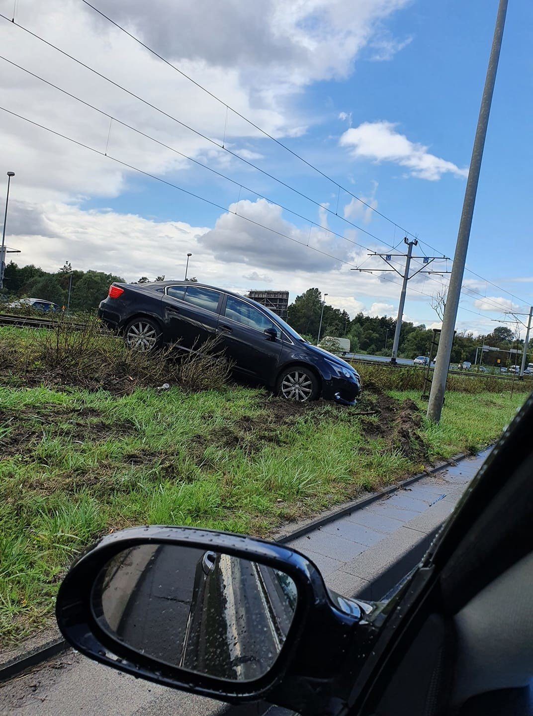 Wypadek na Basenie Górniczym w Szczecinie. Samochód