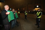 "Klątwa" we Wrocławiu. Różaniec i protesty przed kontrowersyjnym spektaklem [ZDJĘCIA]