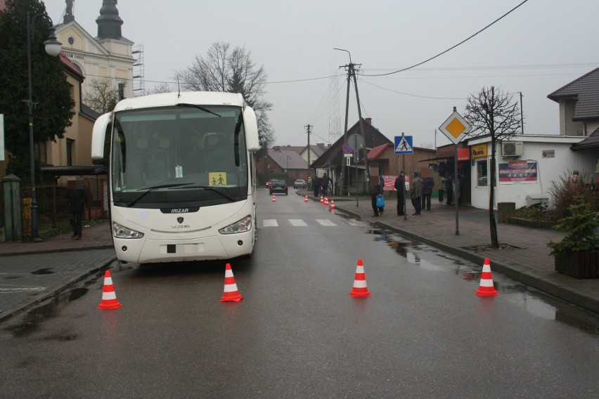 W Kadzidle autobus potrącił kilkuletnią rowerzystkę [ZDJĘCIA]