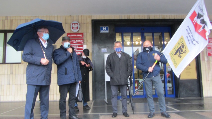 Protest rolników pod Urzędem Wojewódzkim przeciw „piątce dla...