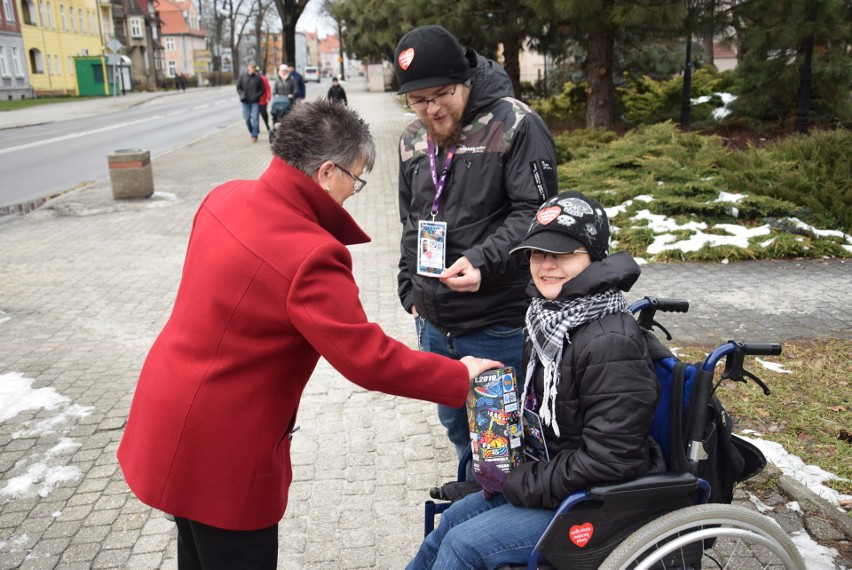 WOŚP 2019 Kędzierzyn-Koźle. Wielka Orkiestra Świątecznej Pomocy gra w Kędzierzynie-Koźlu. Na ulicach 130 wolontariuszy [zdjęcia]