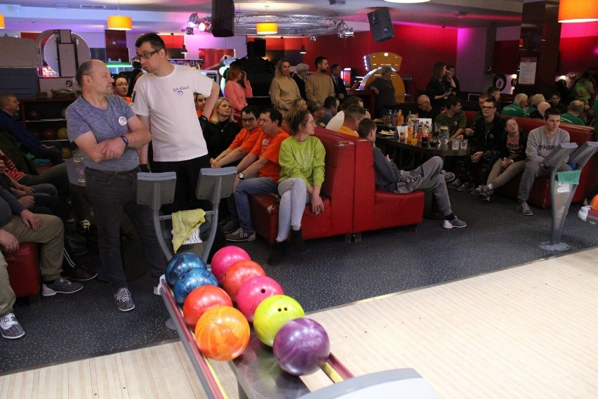 W bowlingowych mistrzostwach wzięło udział około 70 osób.