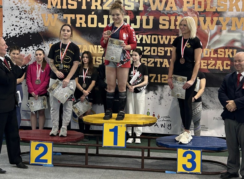 Aż 14 medali Tęczy Społem Kielce na Mistrzostwach Polski w Trójboju Siłowym w Puławach. Kielce mają aż 7 mistrzów kraju