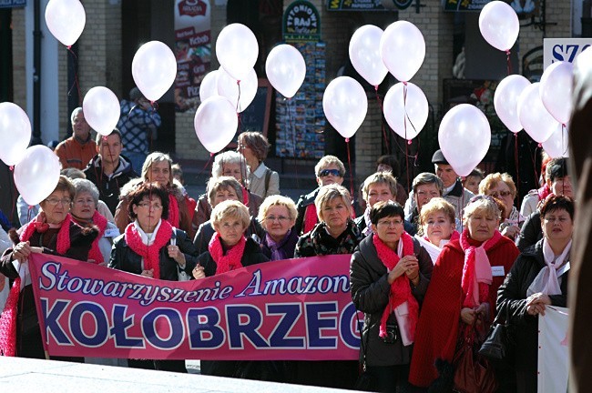 Marsz Życia i Nadziei Kołobrzeskiego Stowarzyszenia Amazonki.