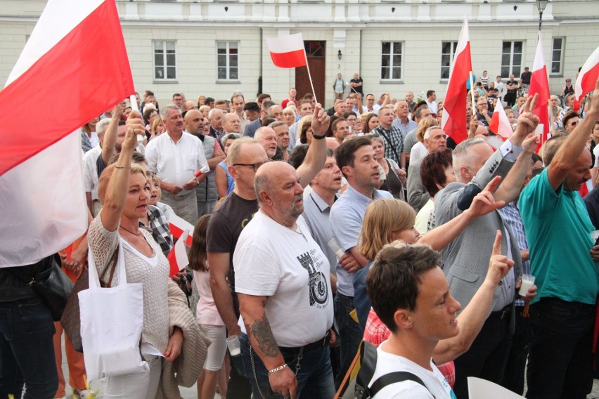 Wielka manifestacja w centrum Kielc „Wolne Sądy” z tysiącami uczestników  