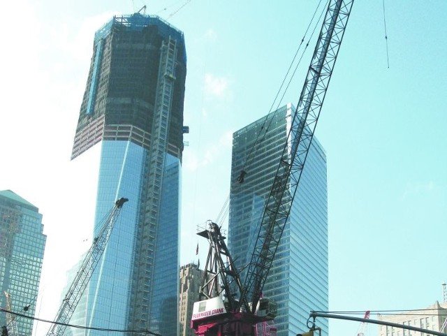 Ground Zero, od kilku lat plac budowy, to miejsce szczególne nie tylko dla mieszkańców Nowego Jorku, ale również milionów turystów, którzy co roku odwiedzają to miasto.