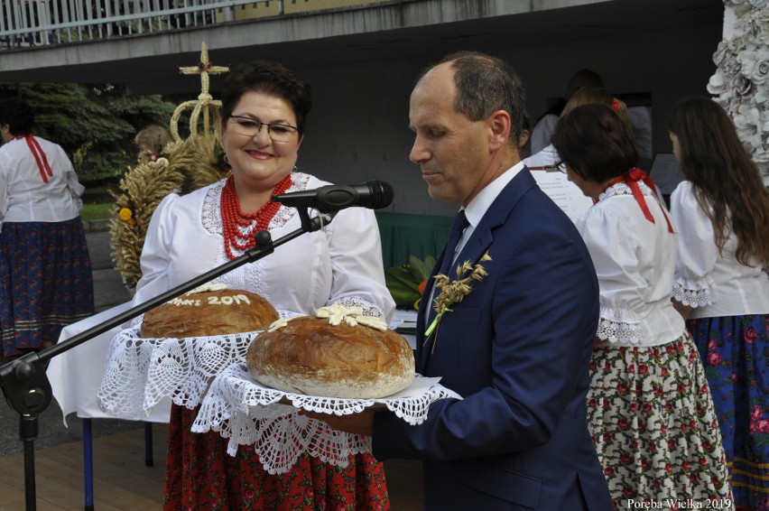 Dożynki w Porębie Wielkiej k. Oświęcimia. Było tradycyjnie i radośnie, mieszkańcy i goście bawili się do białego rana [ZDJĘCIA]